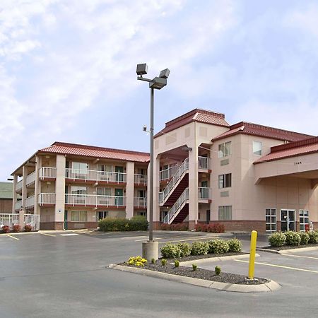 Days Inn By Wyndham Airport Nashville East Exterior photo