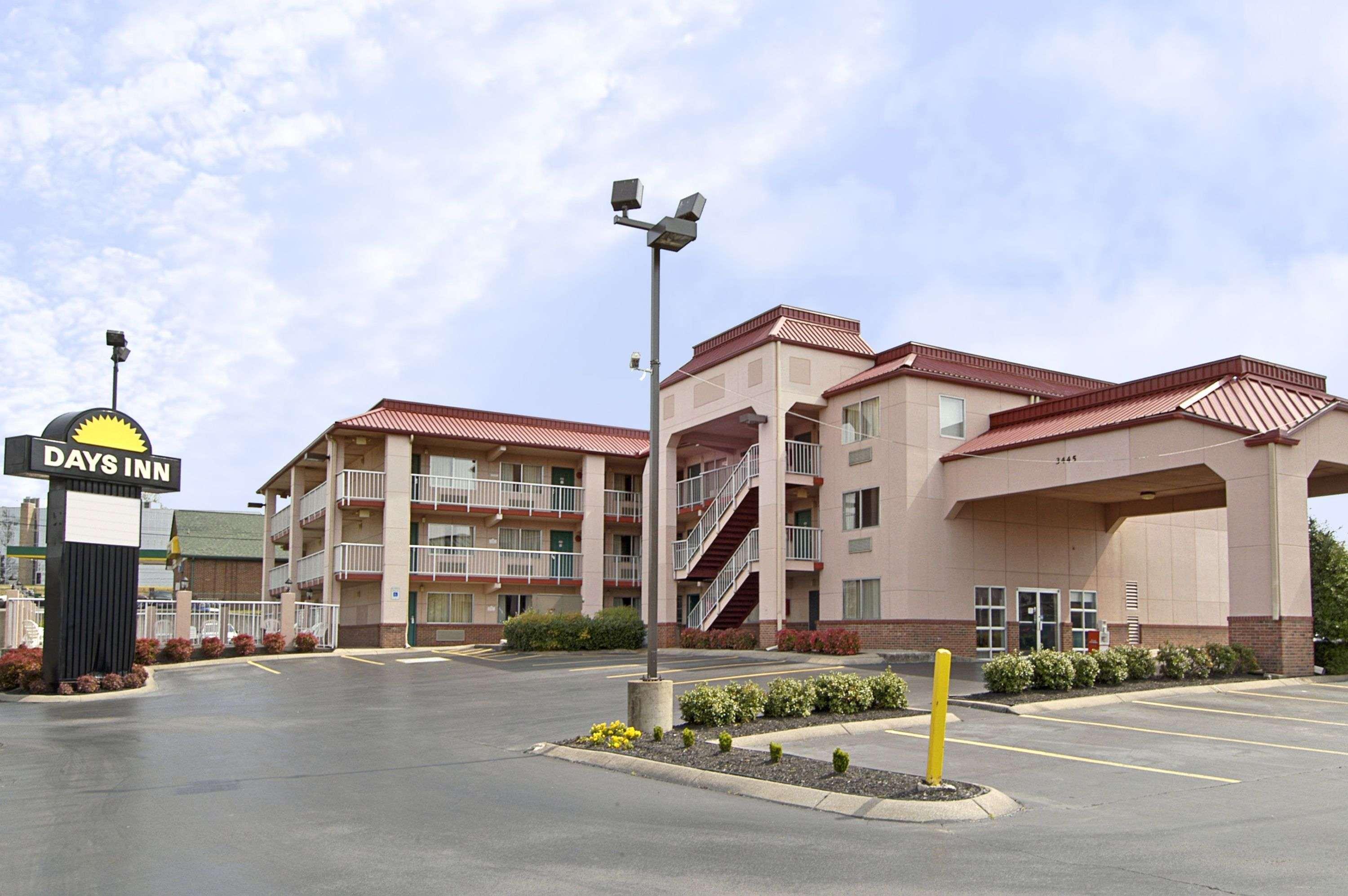 Days Inn By Wyndham Airport Nashville East Exterior photo