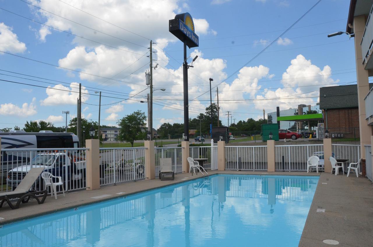 Days Inn By Wyndham Airport Nashville East Exterior photo