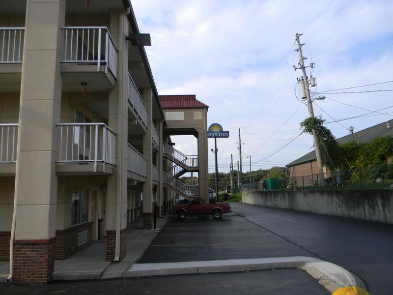 Days Inn By Wyndham Airport Nashville East Exterior photo