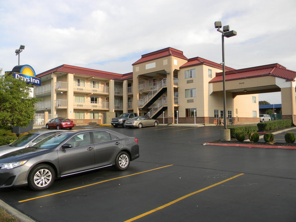 Days Inn By Wyndham Airport Nashville East Exterior photo