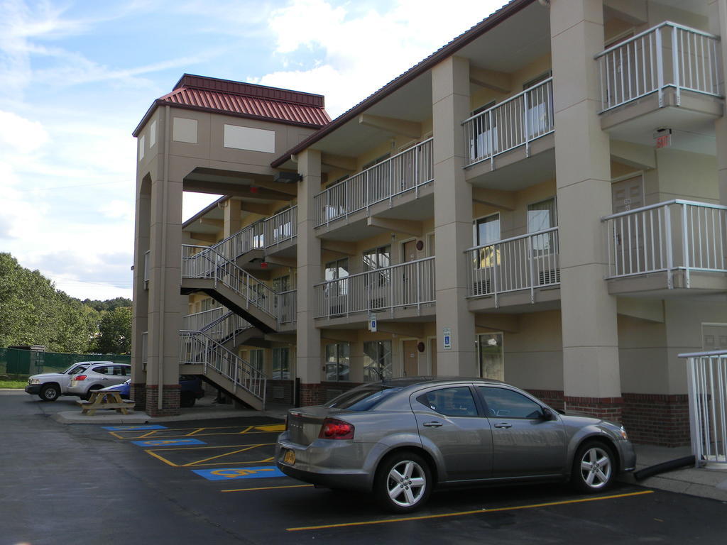 Days Inn By Wyndham Airport Nashville East Exterior photo