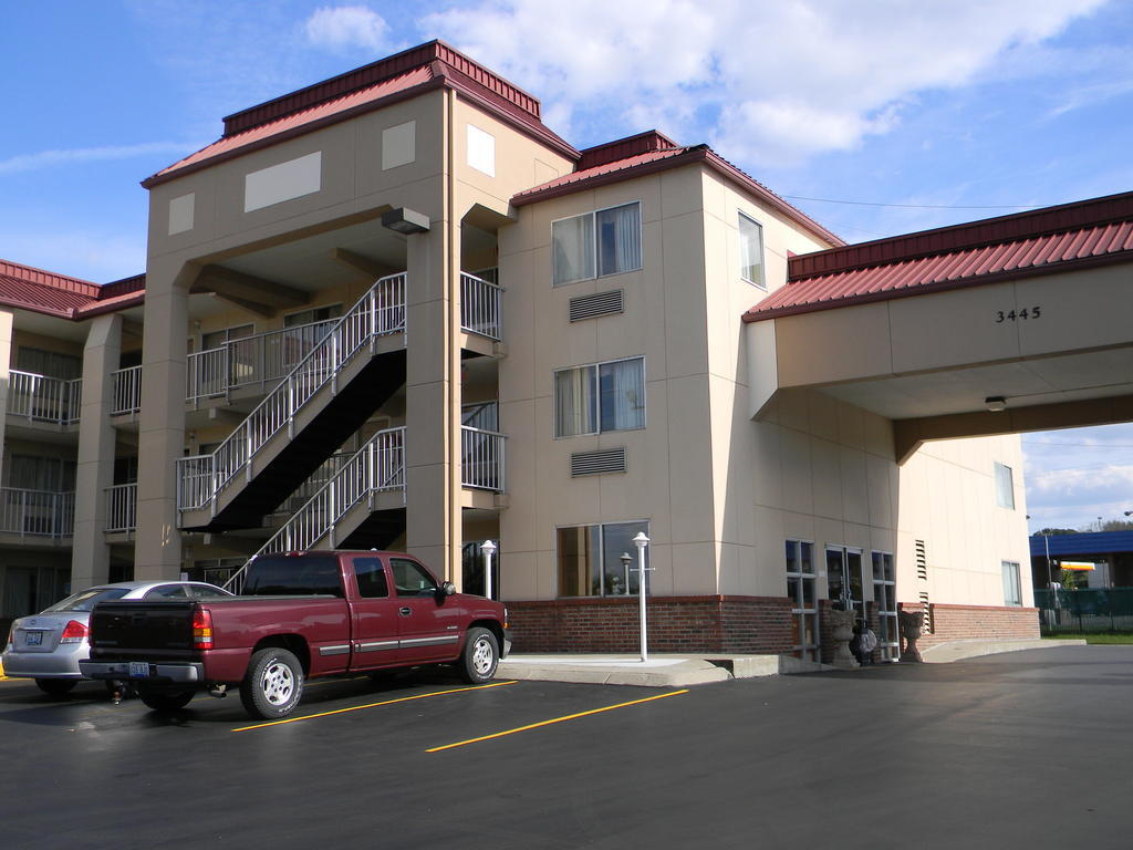 Days Inn By Wyndham Airport Nashville East Exterior photo